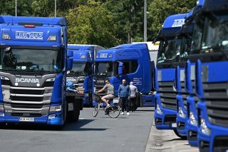 L'obligation de licence pour les entreprises de transport transfrontalières sera étendue, a décidé mardi le Conseil national (illustration).